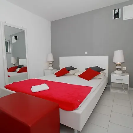 Luna Apartment *